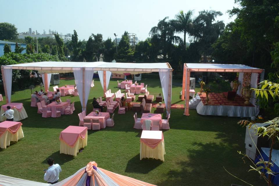 Wedding in open lawn