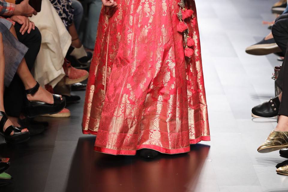 Red banarasi & crop jacket