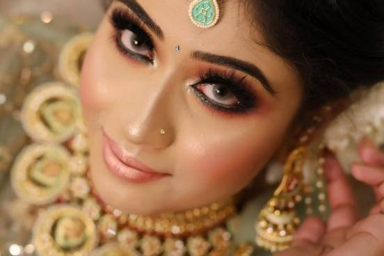 Krush Nd Blush Makeup Studio And Academy - Makeup Salon - Dharampeth -  