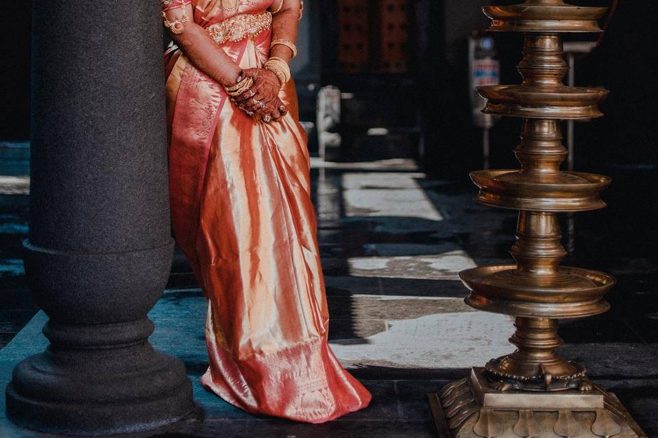 Weddingsby_omkargandhat_1682023382_3085358210818972610_21851371452