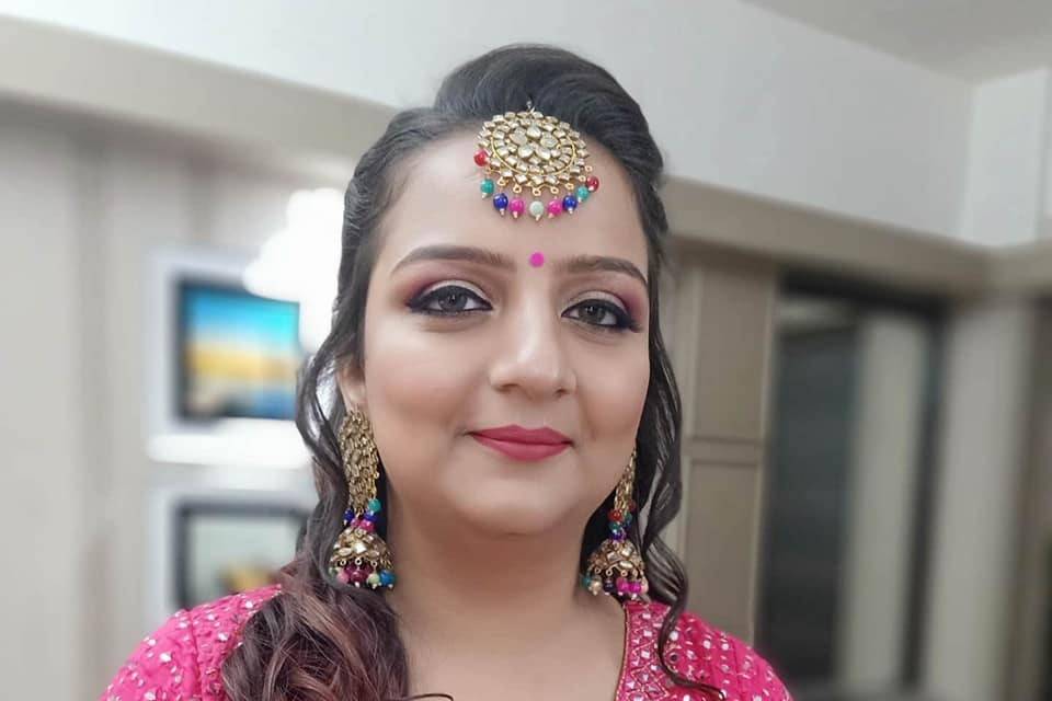 Mehjabeen Makeup Artist and Hairstylist