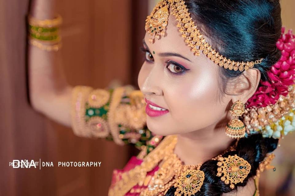 Iswarya Pro Makeup Artist