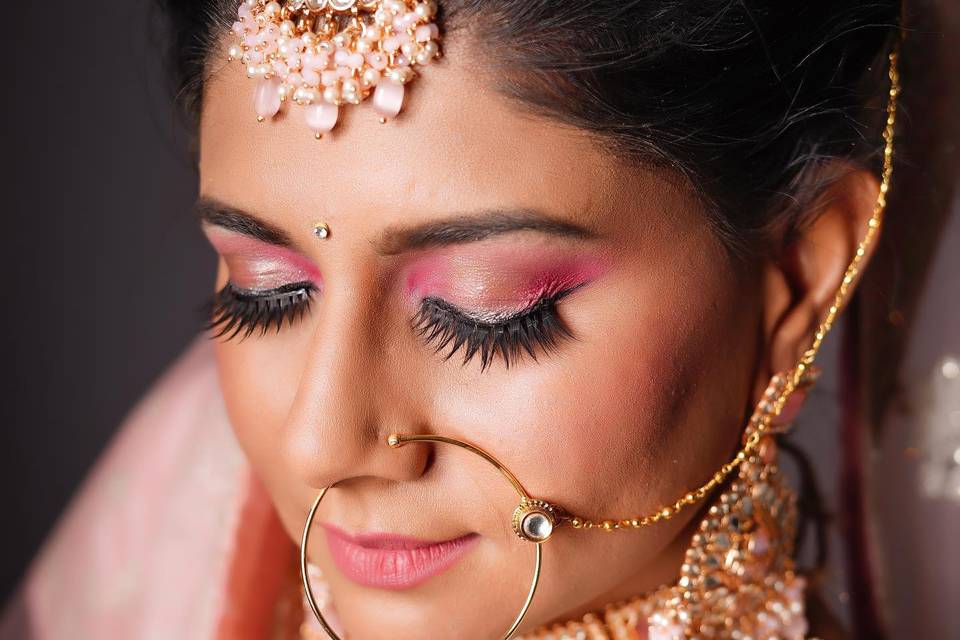 Get Glamours by Neelu