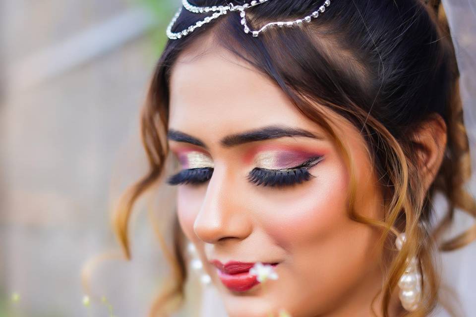 Get Glamours by Neelu