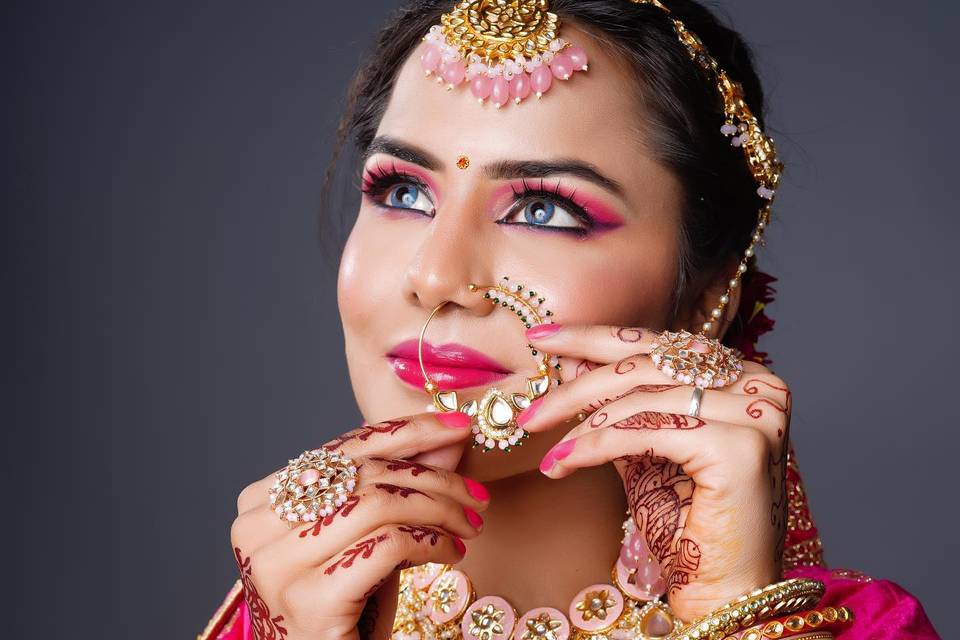 Get Glamours by Neelu