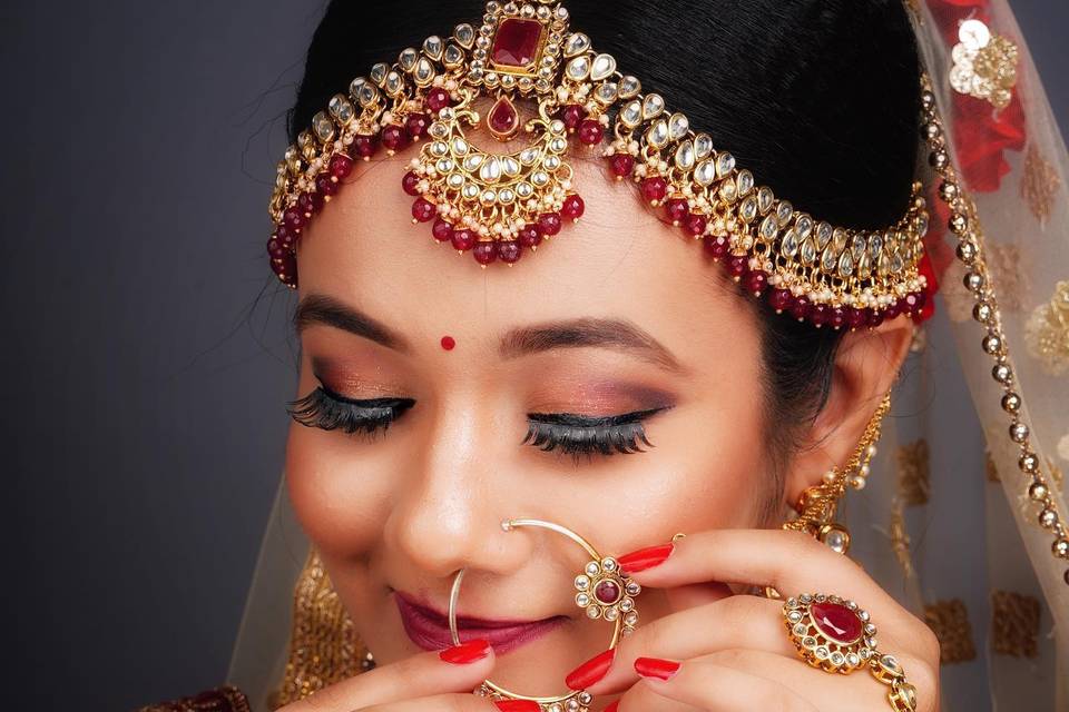 Get Glamours by Neelu