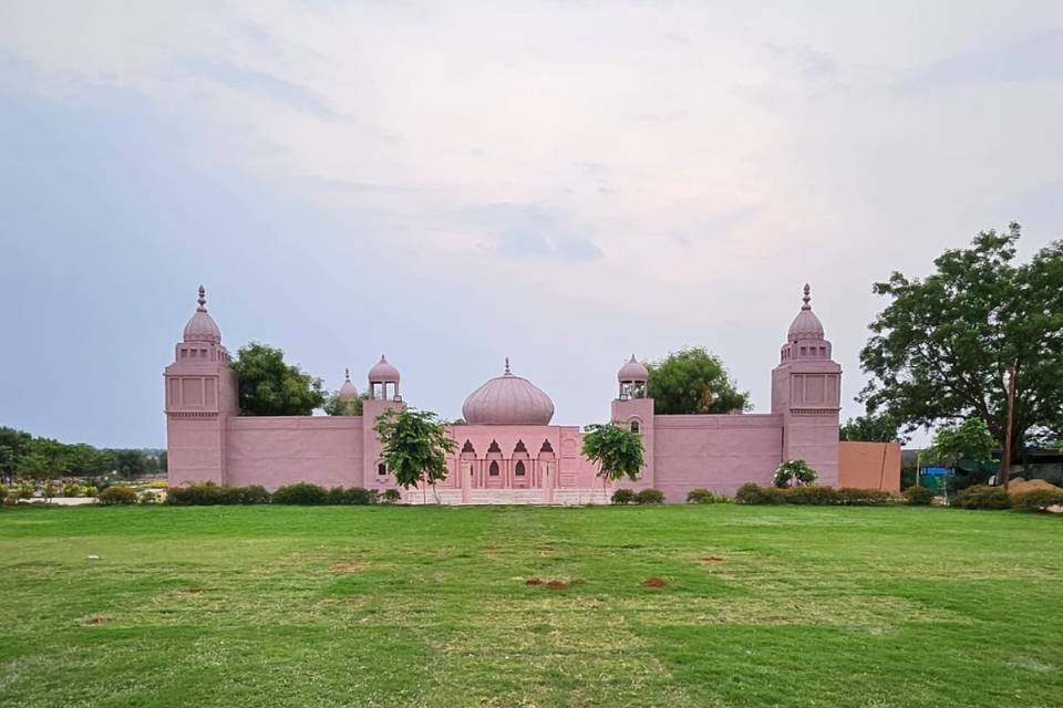 Jaipur Pink Fort and Lawns