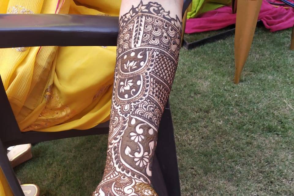 Bridal mehndi art