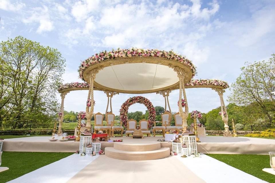 Elegant Mandap Decor