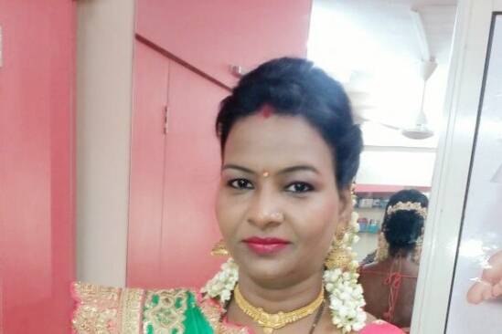 Professional Makeup Artist Pranali