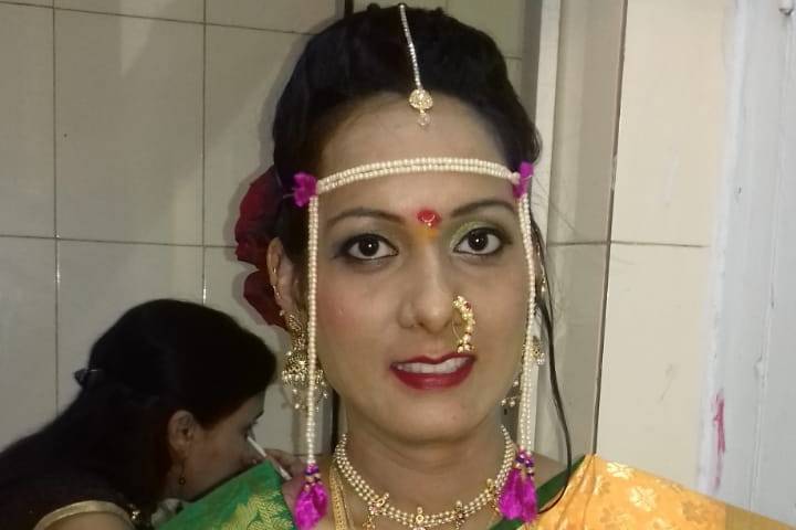Professional Makeup Artist Pranali