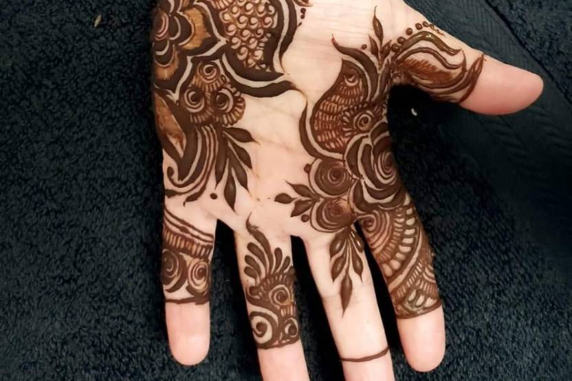 Geetanshi Mehandi Artist