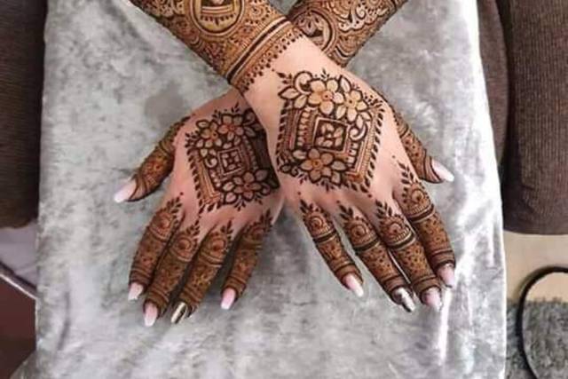 mehndi design lavish looks mehendi art mehndi design 6 15 363017 161418294992701