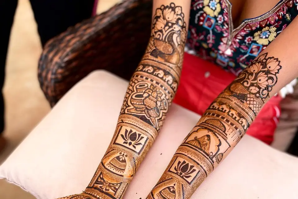 20 + Trendy Half & Half Mehndi Designs for Millennials