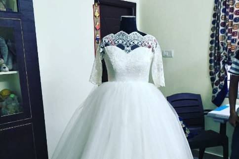 Where can I find a Christian wedding gown in Hyderabad with reasonable  prices? - Quora