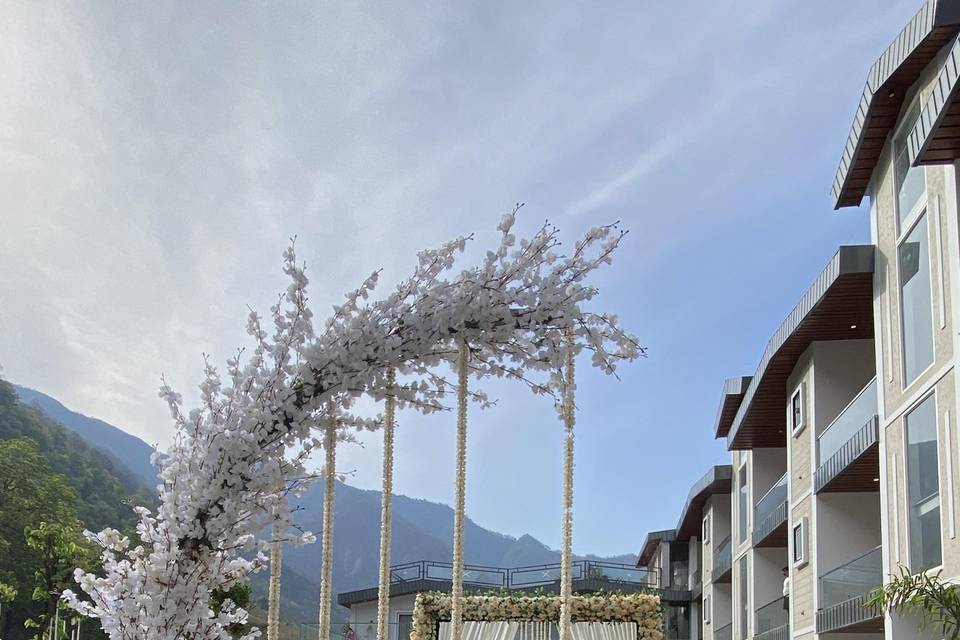 Glorious Resort