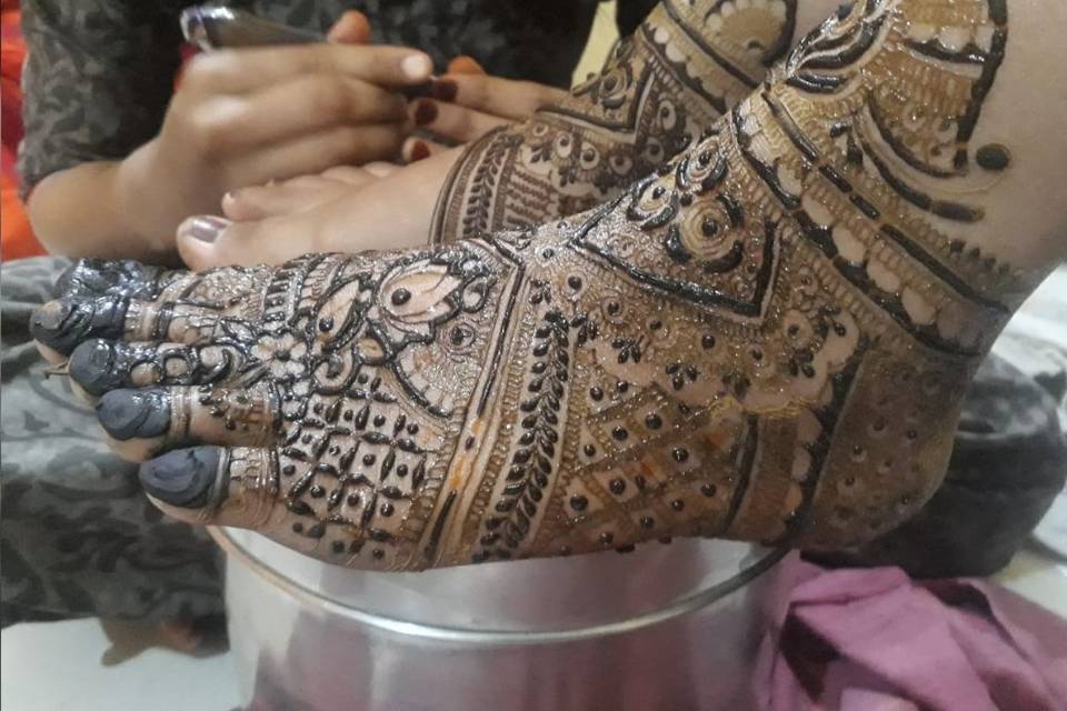 Nishat Mehendi Artist, Vadodara