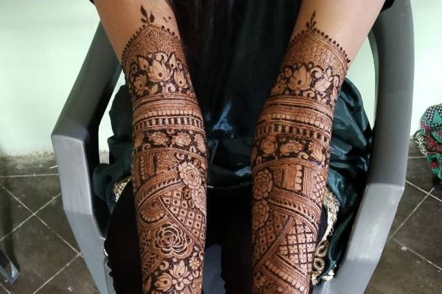 Nishat Mehendi Artist, Vadodara