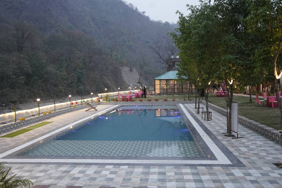 Swimming pool