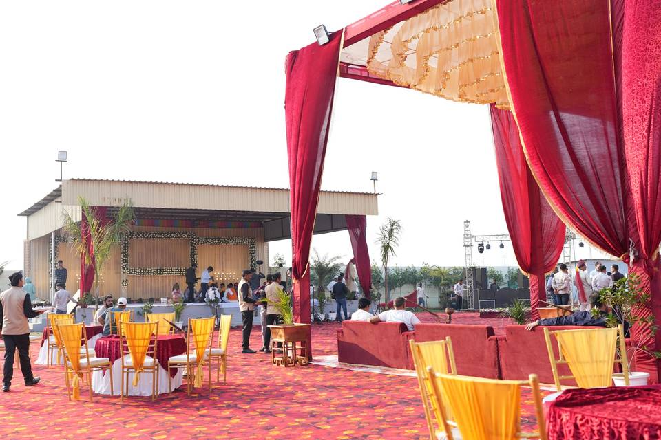 Main Lawn