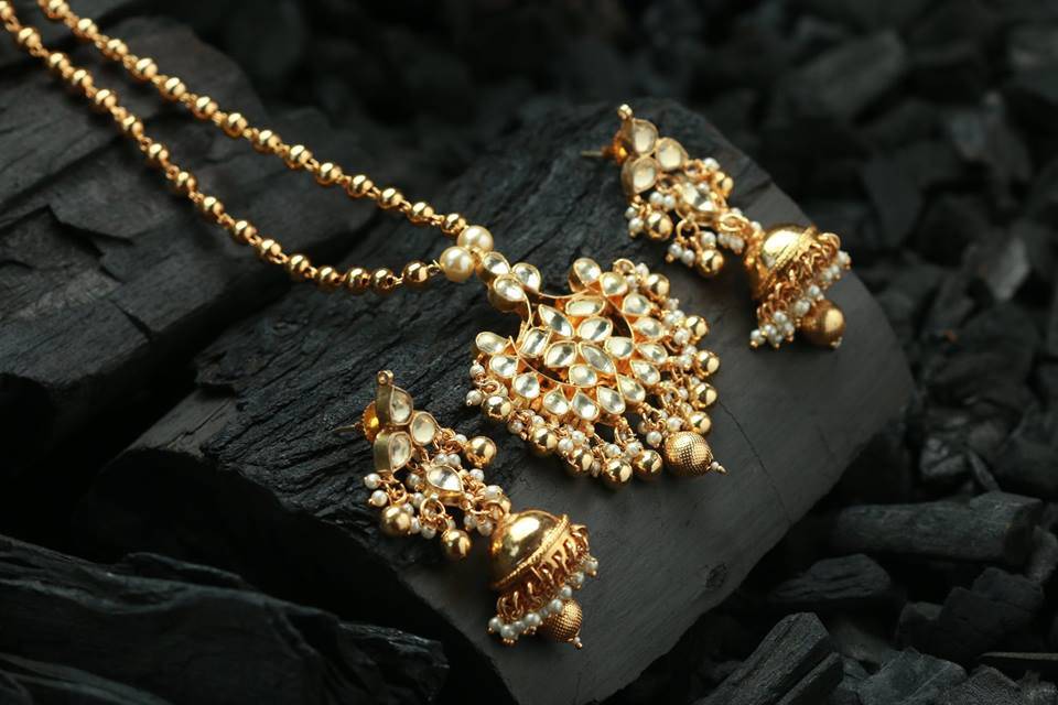 Gold Pendant-Chain Set