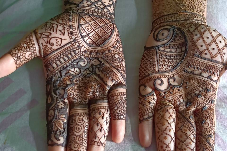 Sister mehndi