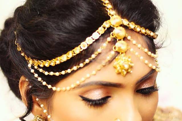 Ayushi Sanghvi Makeup Artist