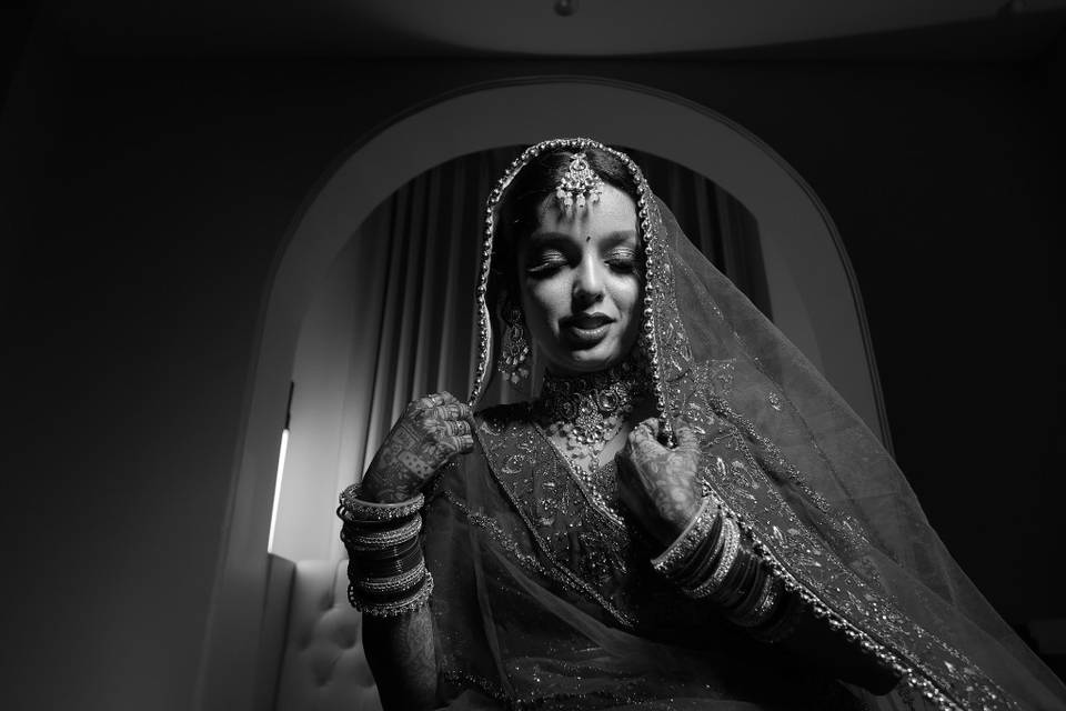 Bride pose