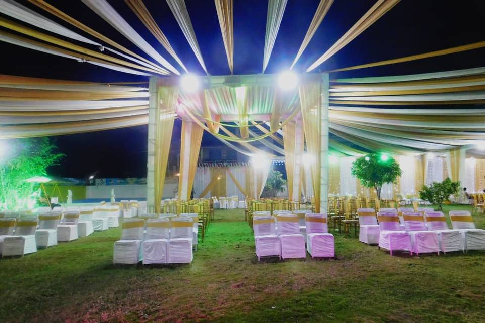 Lawn decor white and golden