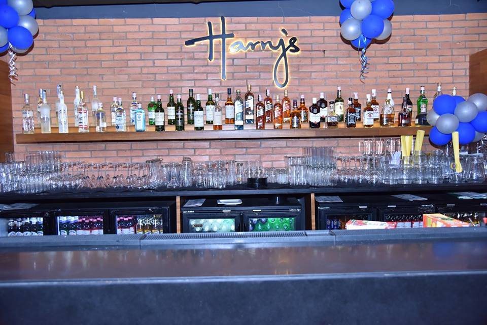 Harry's Bar & Cafe, Juhu