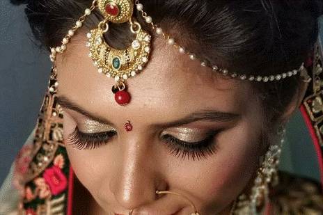 PC Makeovers By Pooja Chouhan