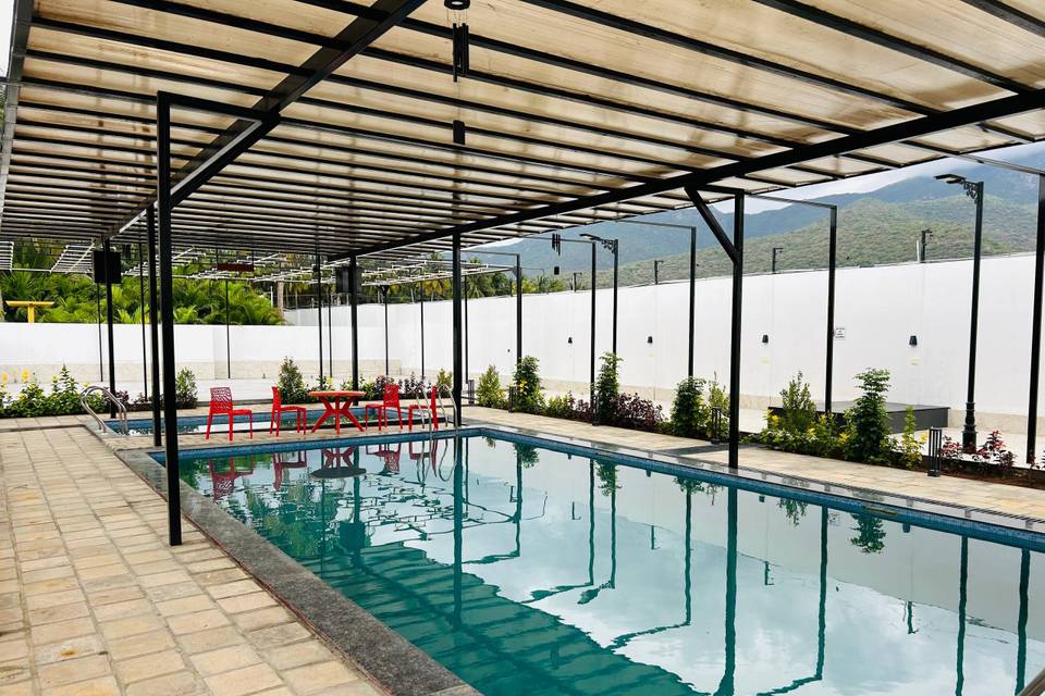 Swminning Pool with Rain Dance