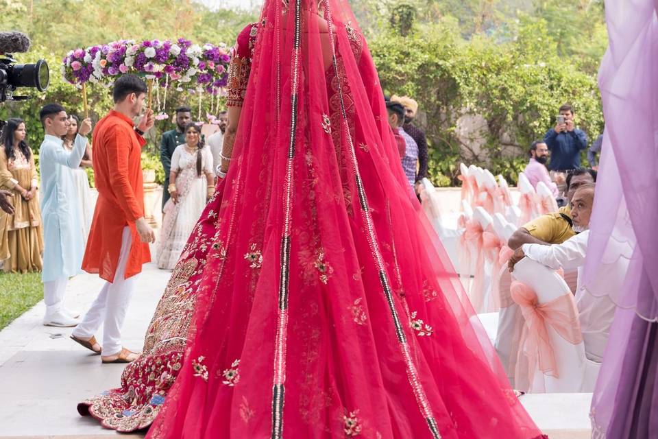 Bride's Long Veil ♥️👆