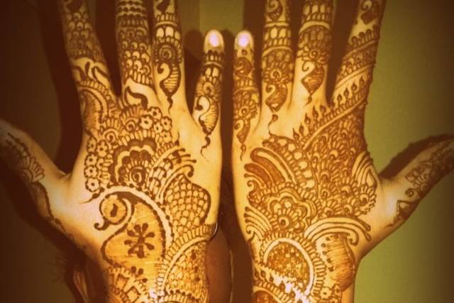 Tvisha Mehendi Artistry