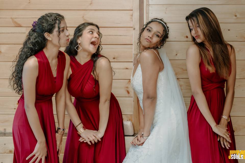 Bride & Bridesmaids