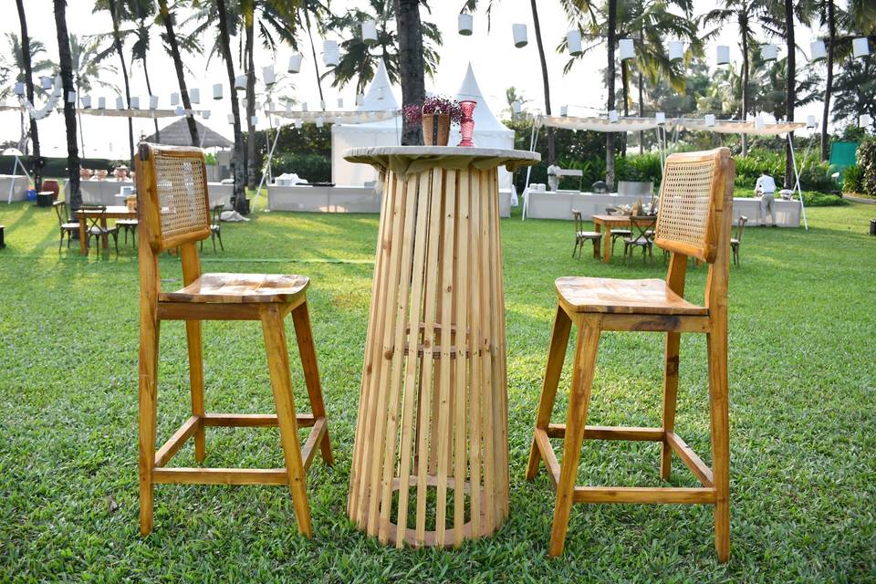 Cocktail Tables & Chairs