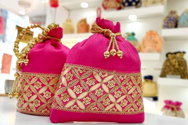 Kiwi Bags Foldable Wardrobe Organizer for Dresses Pack of 3 Transparent  Lehenga Saree Cover/Satin Cloth Storage Bag with Handles Lehenga,Saree,Heavy  Dresses Packing Covers For Wedding with Zipper Price in India - Buy