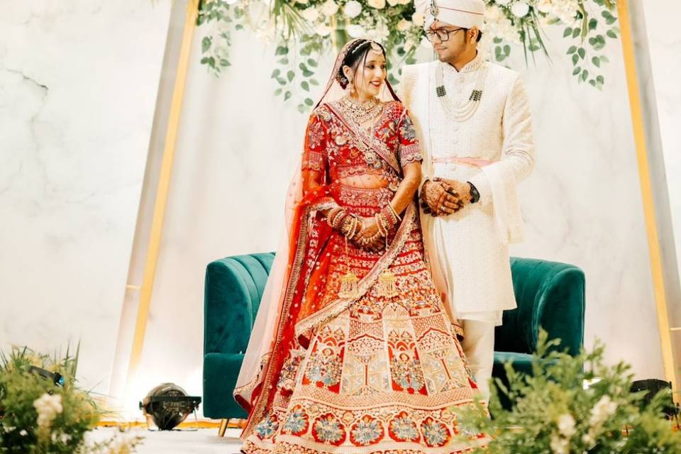 Couple posing at wedding day