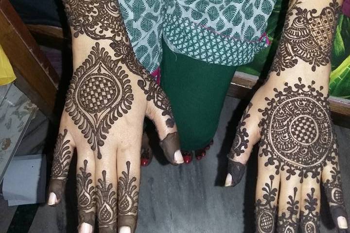 The Mehendi Artist by Pallavi Soni