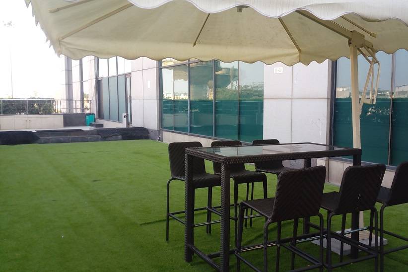 Outdoor lawn, terrace