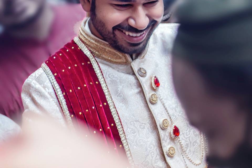 groom candid