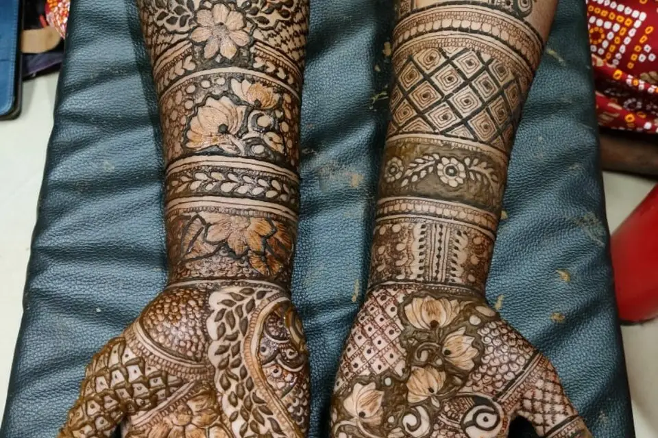 Some popular and timeless mehndi designs that you can consider for you –  jolevents