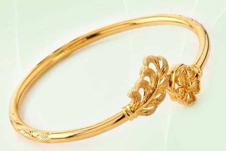 Artsy Tradition Gold Bracelet
