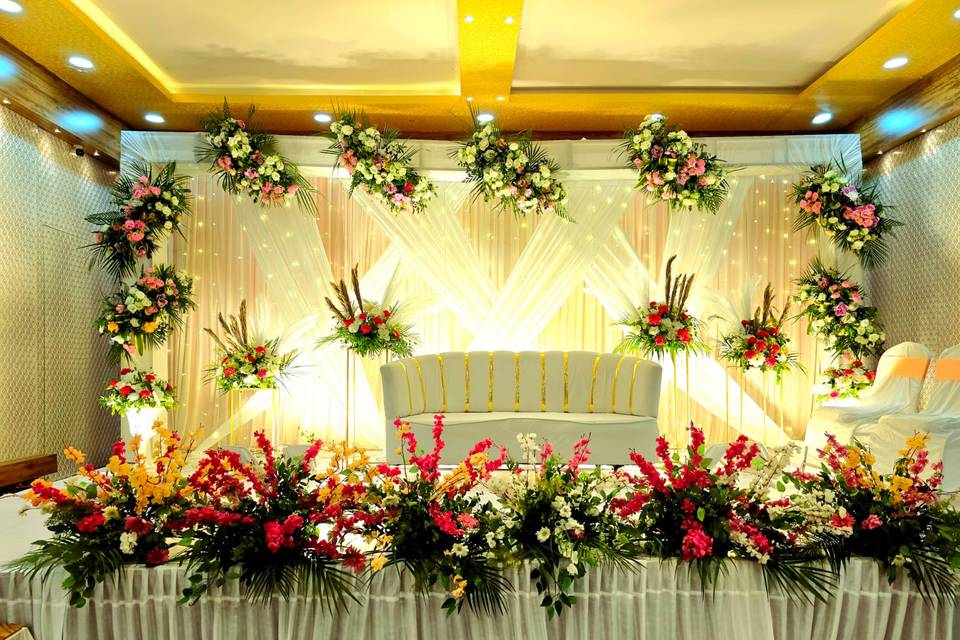 Classic Ivory Floral Stage