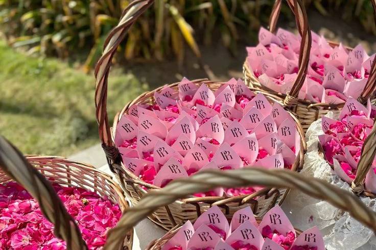 Floral Toss