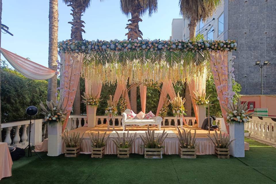 Luxe Dining