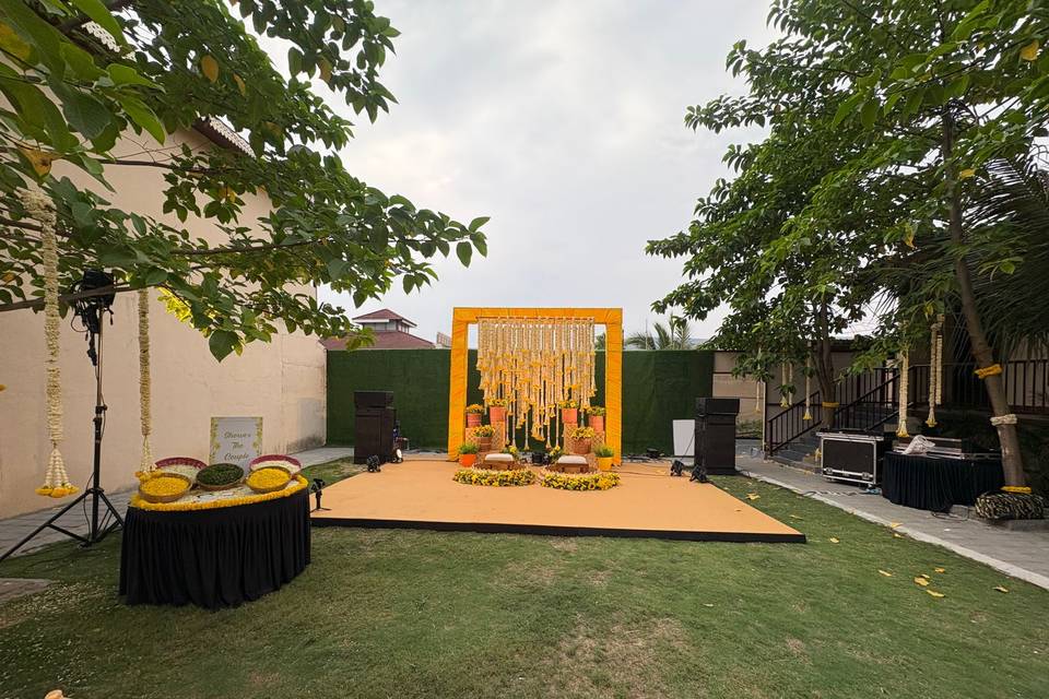 Poolside haldi