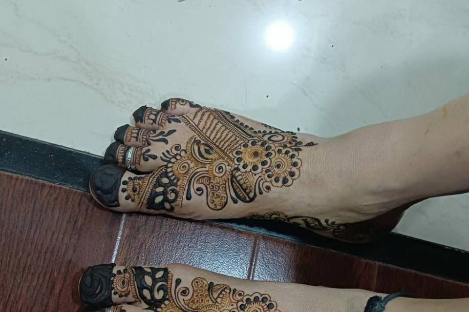 Normal legs mehendi designs