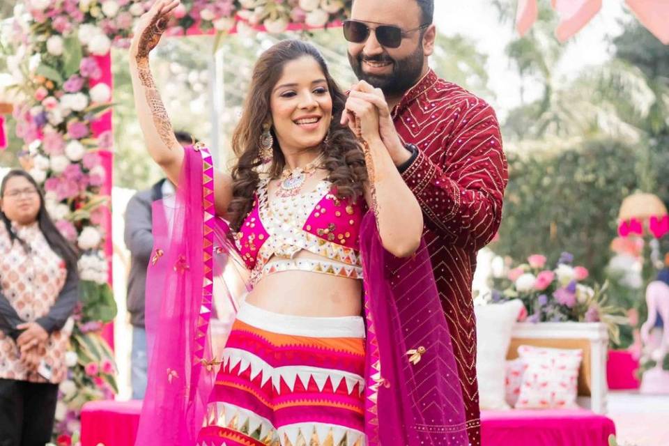 Mehendi Couple Dance