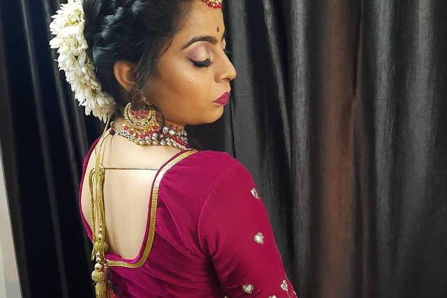 Female Bridal Makeup Hairstyle And Saree Draping at Rs 15000/person in  Secunderabad